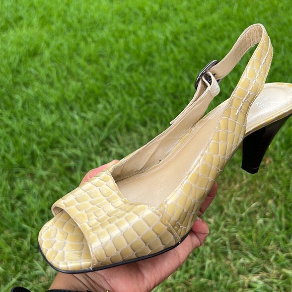 2 for $20. Alex Marie Yellow Leather Open Toe Snake skin design women's size 9. - Picture 9 of 9